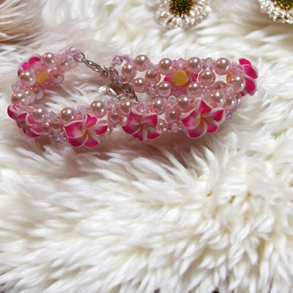 Hawaiian Tropical Plumeria Faux Glass Baby Pink Pearl Boho Beaded Bracelet - Picture 3 of 6